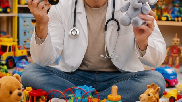 Toy: EVERYWHERE MAN: A DOC WORTH SINGING ABOUT